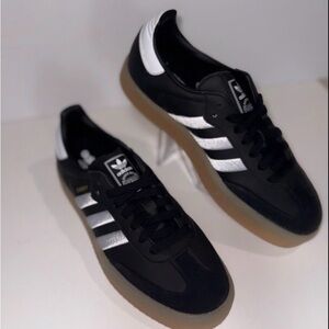 Adidas Men's Black and Silver Sneakers